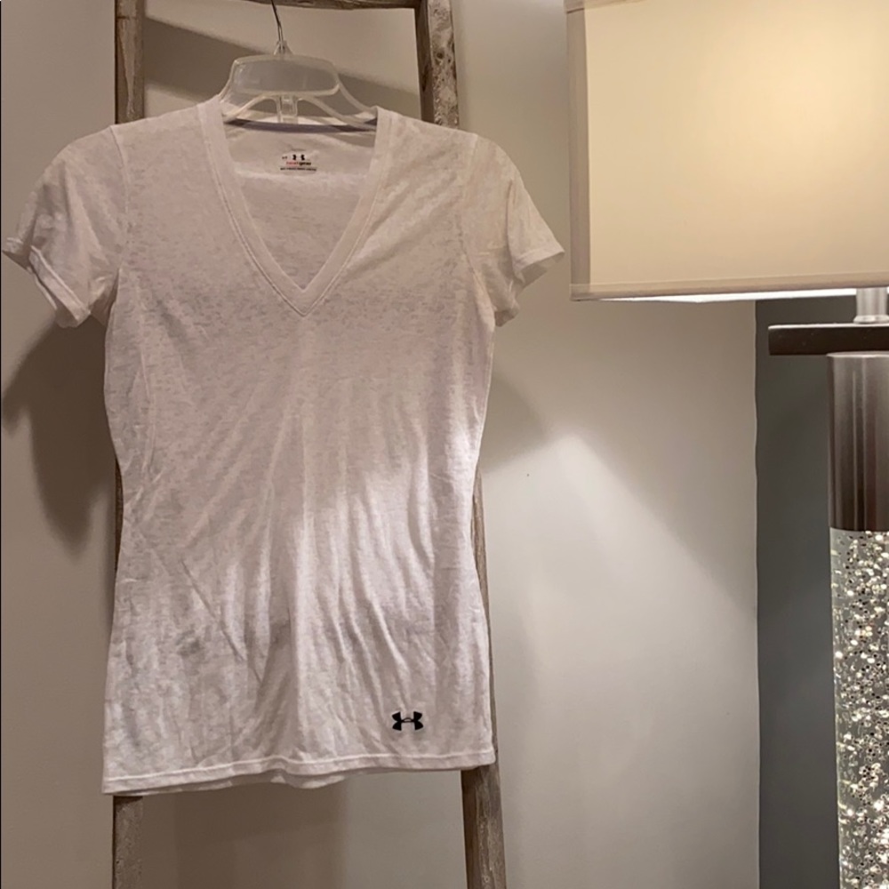 UNDERARMOUR HEAT GEAR v neck